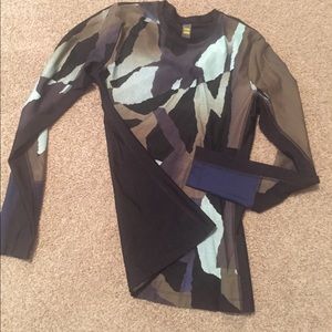 Like new Lole workout long sleeve top.